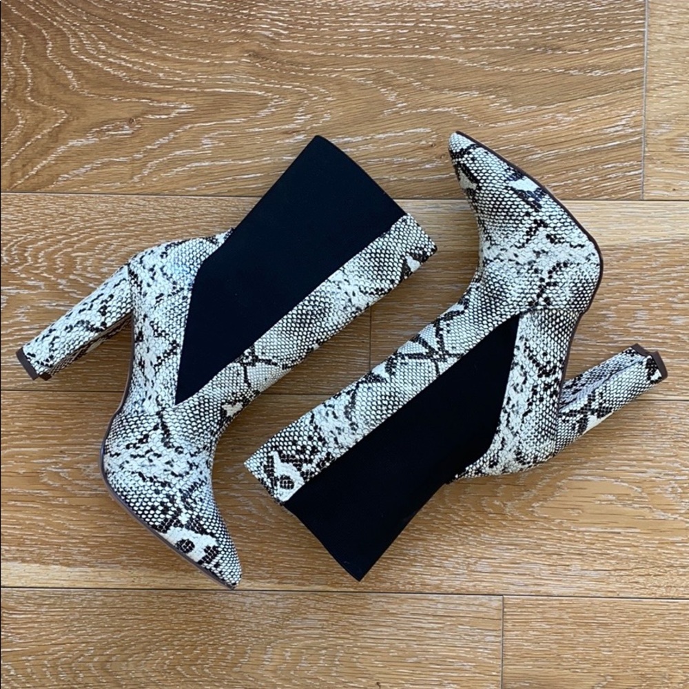 Chase + Chloe Studded Vegan Snake Booties NIB - Picture 5 of 9
